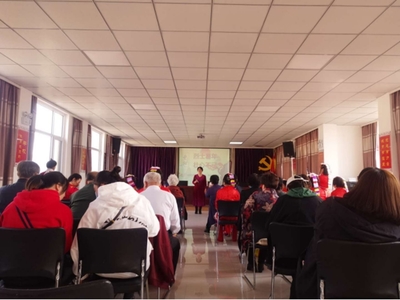 敬老爱老暖人心，民政局组织开展“敬老月”表演活动